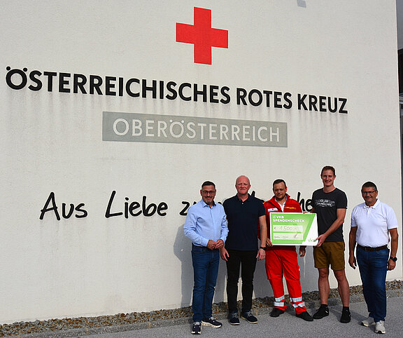 Spendenübergabe_Rotes_Kreuz2.jpg  